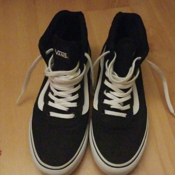 Vans - Picture 2 of 4